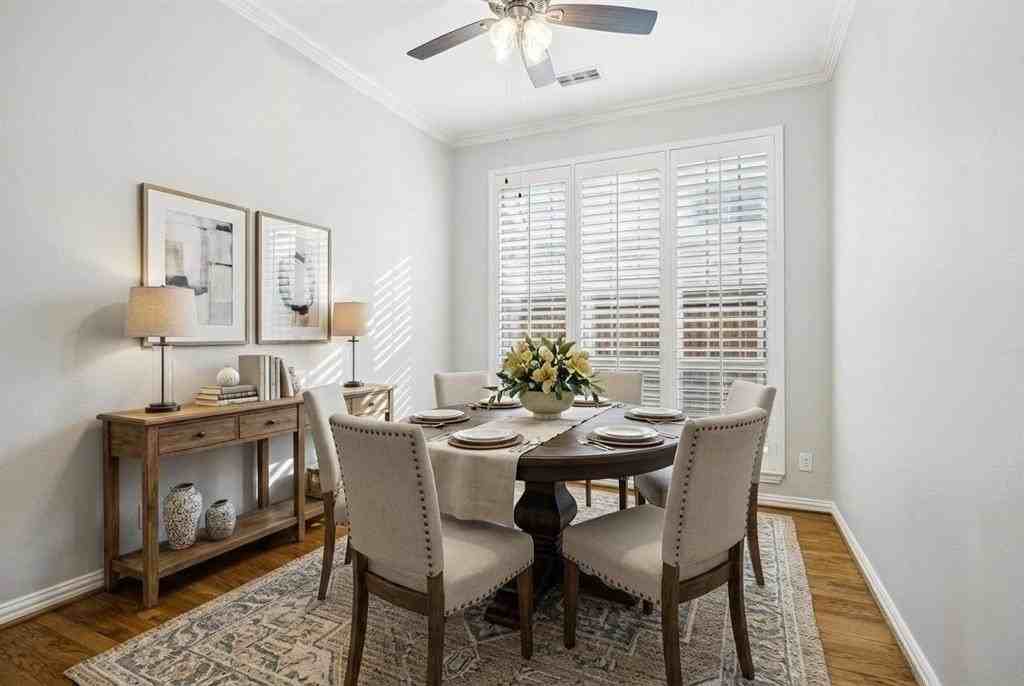 930 Crestmoor Dr - Photo 6 of 32