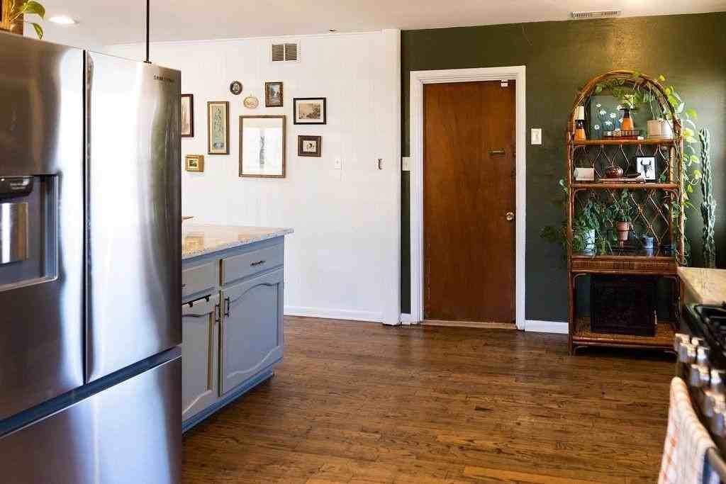 3770 Cornish Ave - Photo 5 of 23