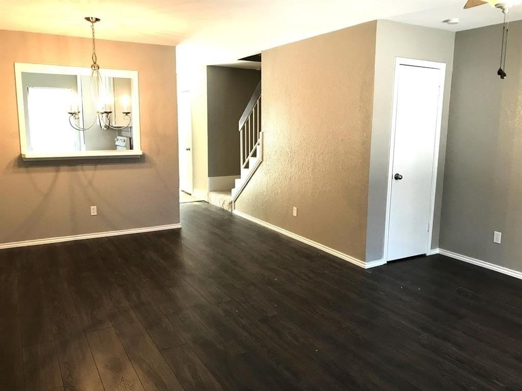 7326 Kingswood Cir - Photo 3 of 11