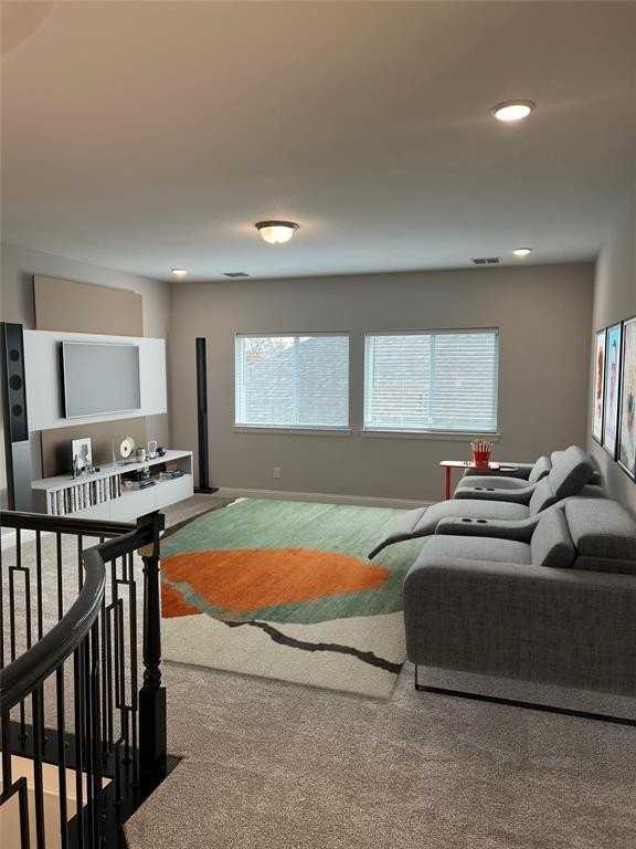 7208 Redwood Rd - Photo 6 of 36