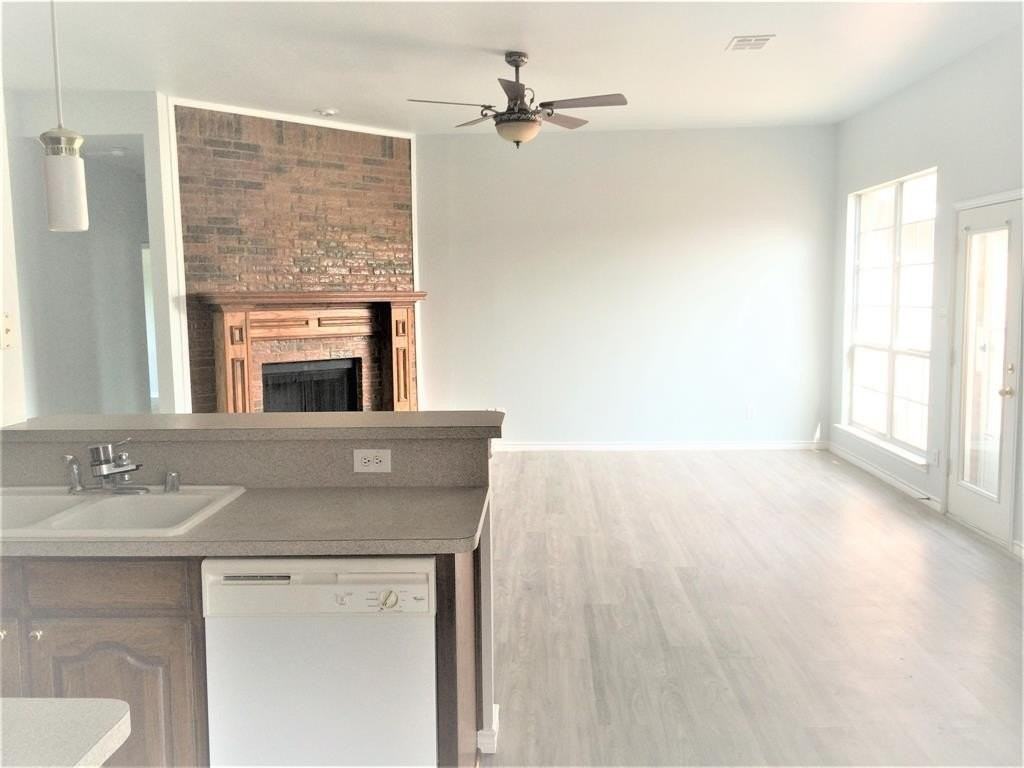 1409 Tudor Dr - Photo 4 of 15