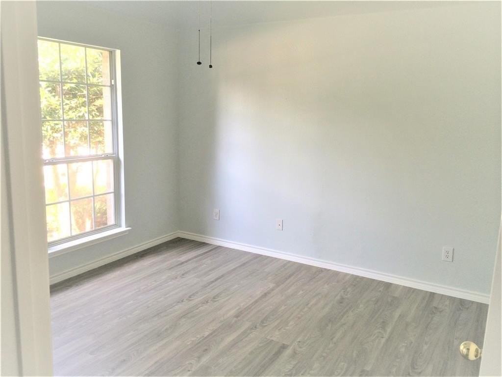 1409 Tudor Dr - Photo 6 of 15