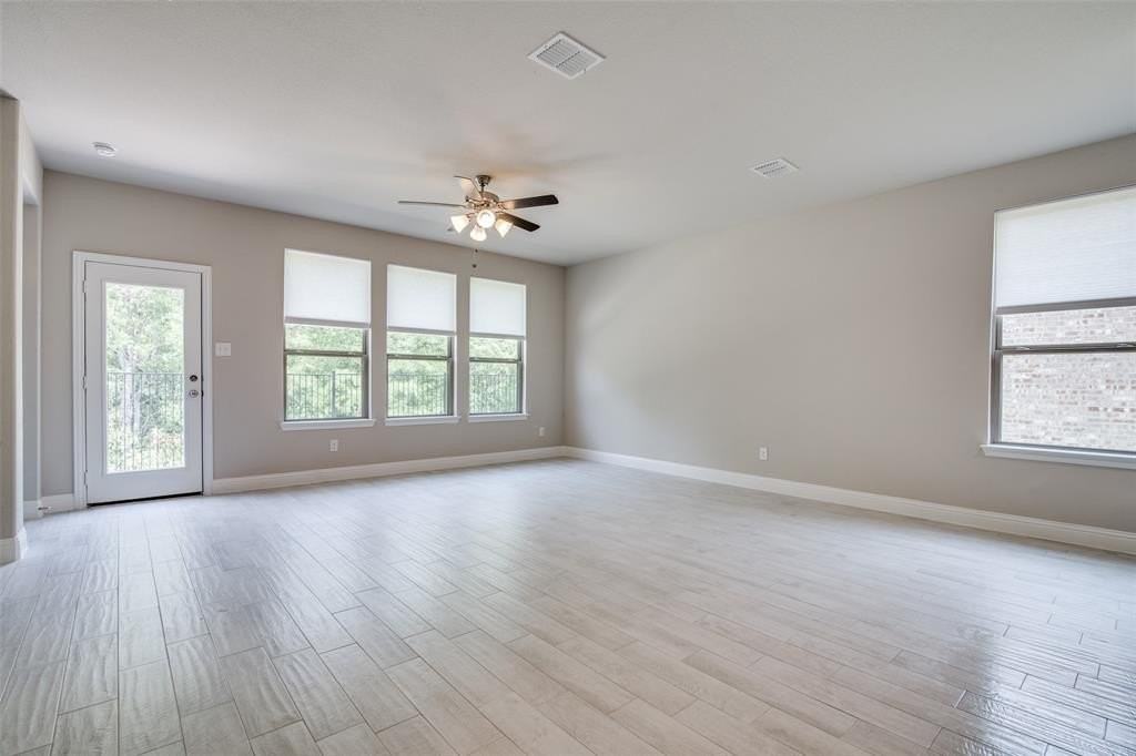 1421 Derby Dr - Photo 3 of 25