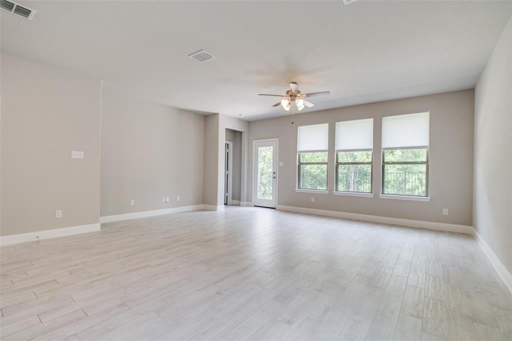 1421 Derby Dr - Photo 5 of 25