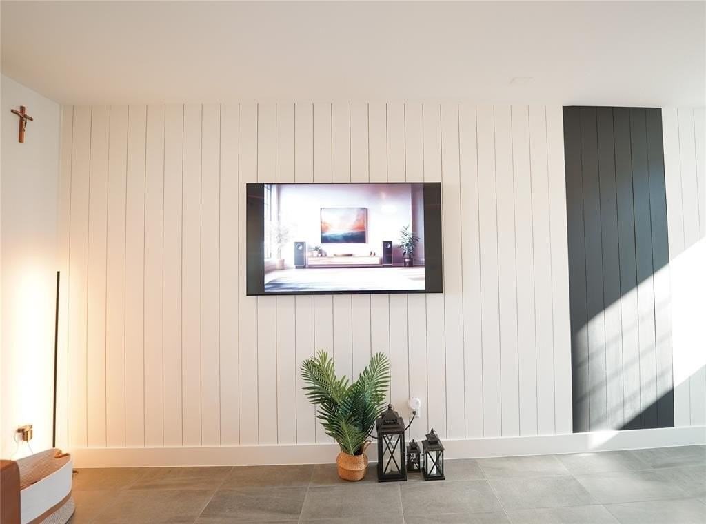 7557 Donnelly Ave - Photo 5 of 35