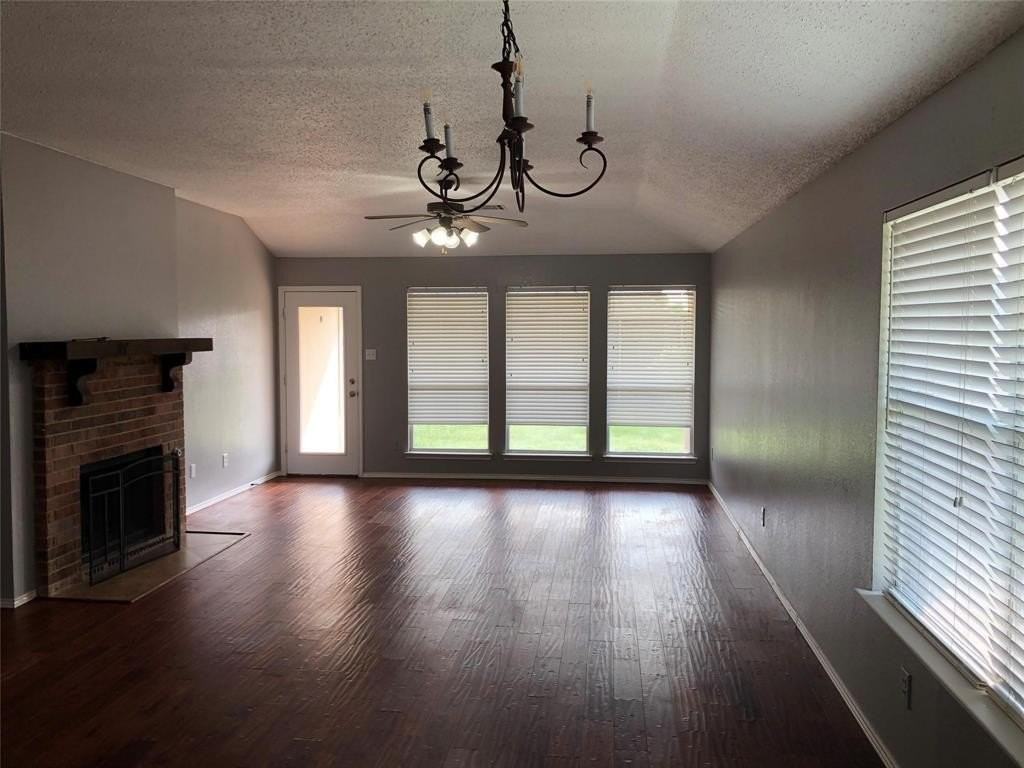 1016 Chesterfield Dr - Photo 3 of 11