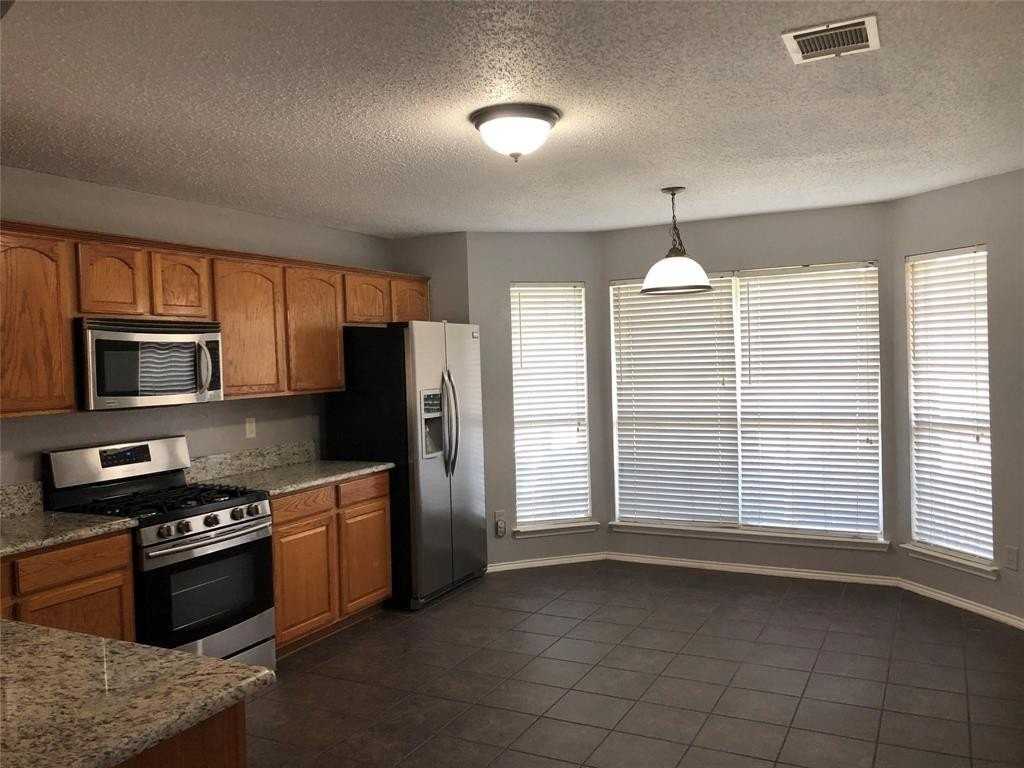 1016 Chesterfield Dr - Photo 4 of 11