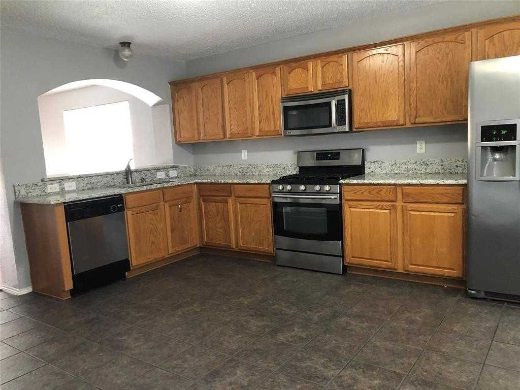 1016 Chesterfield Dr - Photo 5 of 11