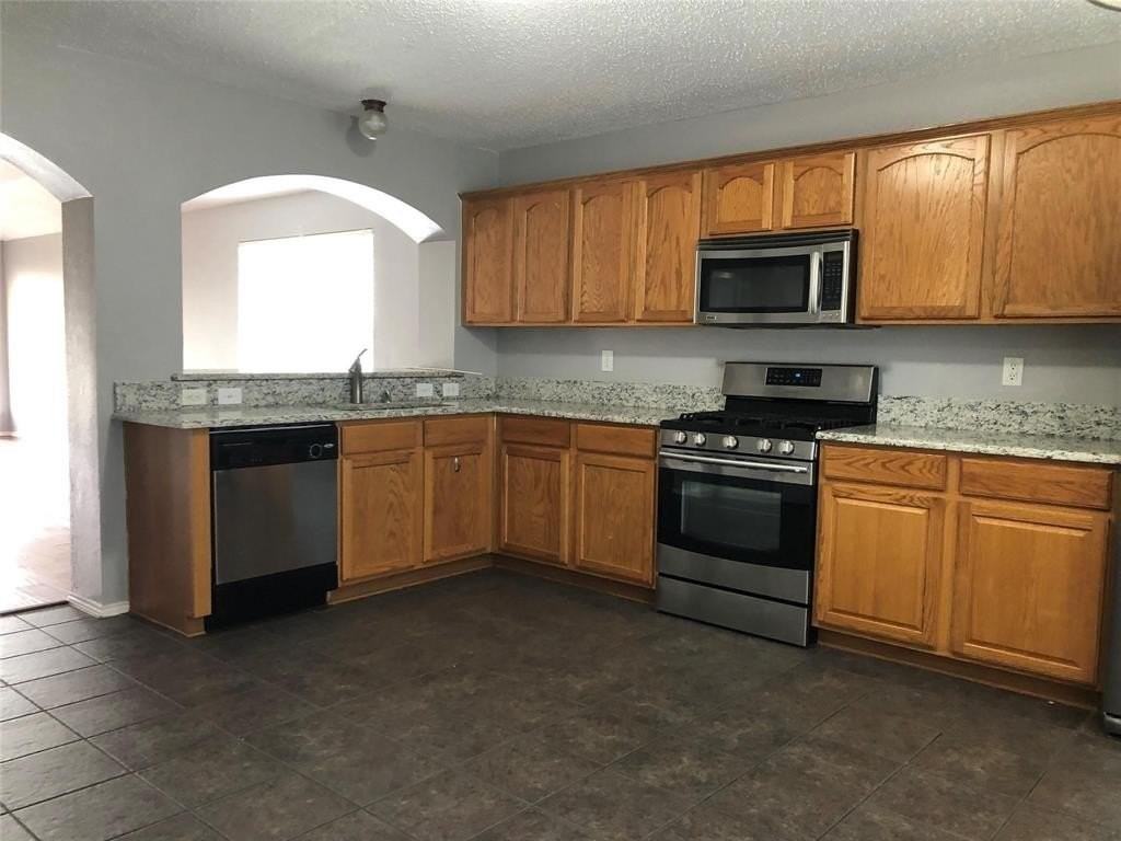 1016 Chesterfield Dr - Photo 6 of 11