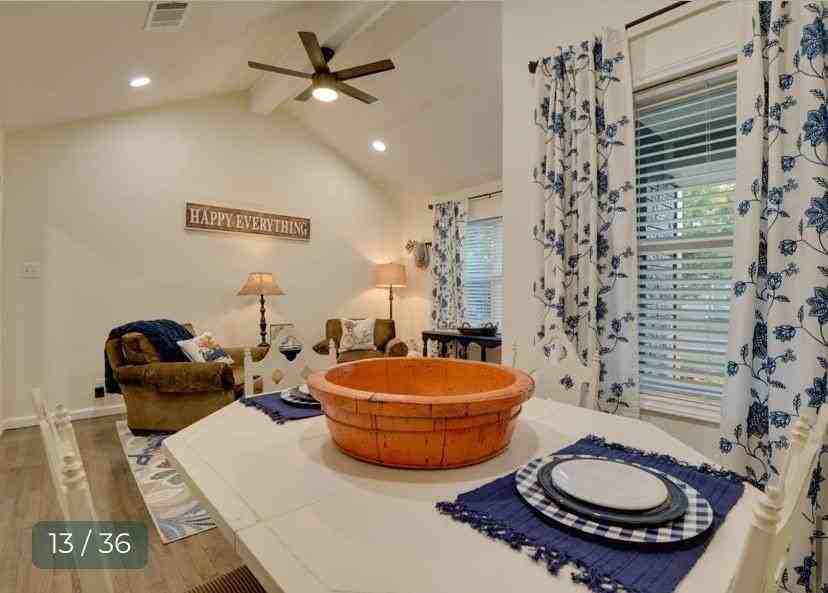 520 W Bluff St - Photo 5 of 36