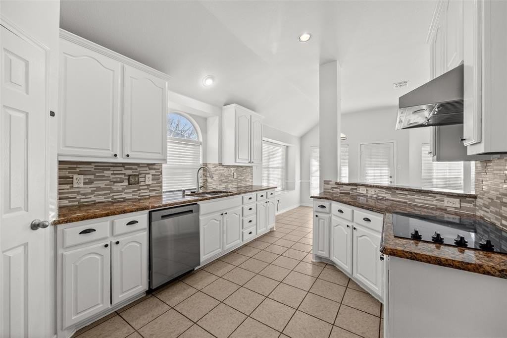 2217 Trickling Creek Dr - Photo 7 of 22