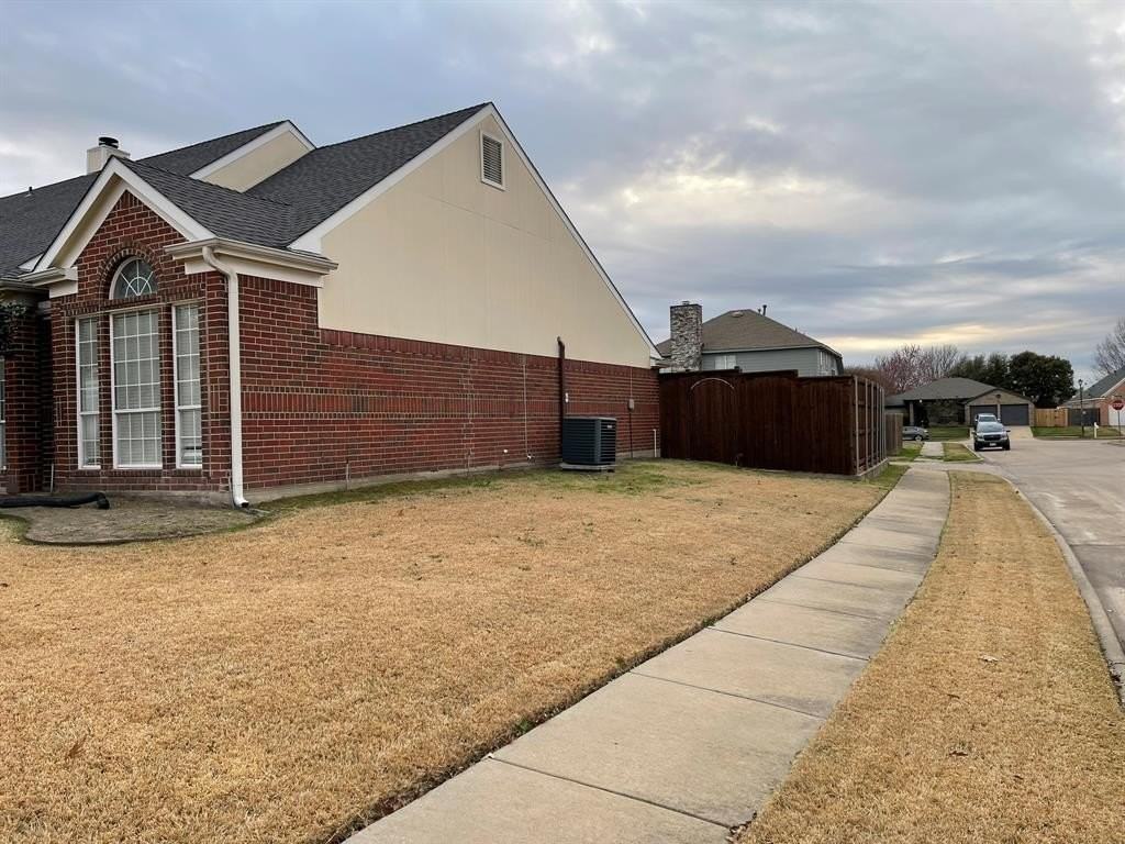 3909 Catalina St - Photo 2 of 38