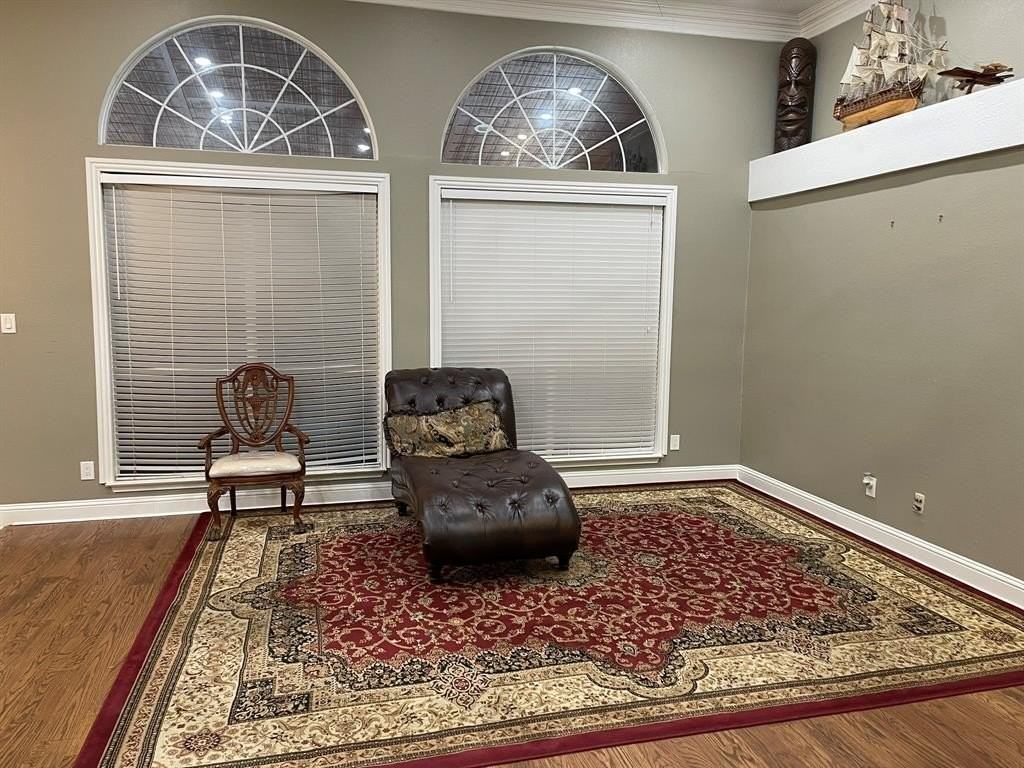 3909 Catalina St - Photo 4 of 38