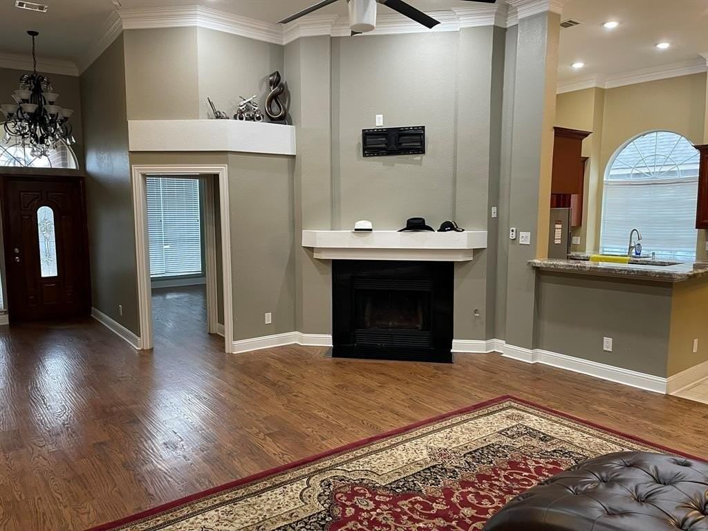 3909 Catalina St - Photo 5 of 38