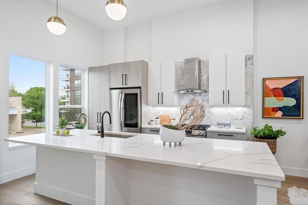 4208 Live Oak St #102