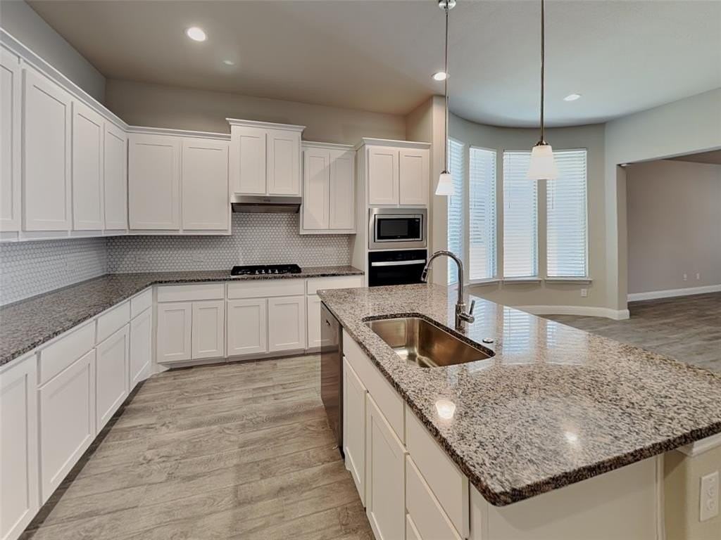 2004 Windsor Dr - Photo 4 of 20