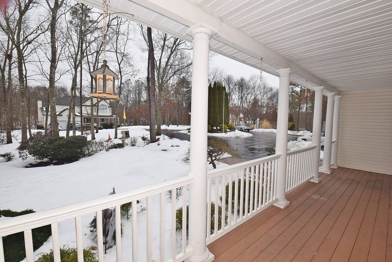 396 Eastport Manor Rd - Photo 2 of 13