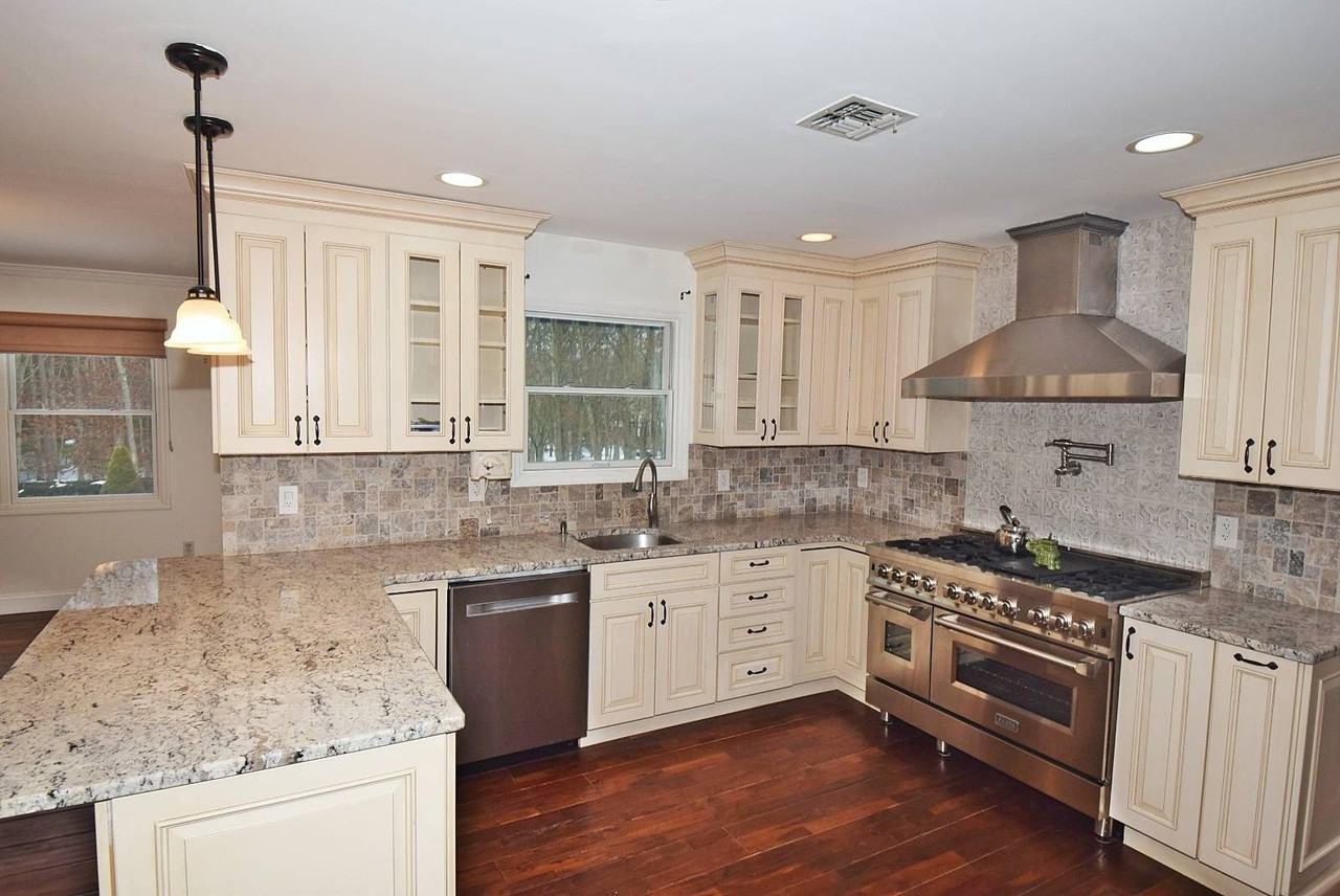 396 Eastport Manor Rd - Photo 4 of 13