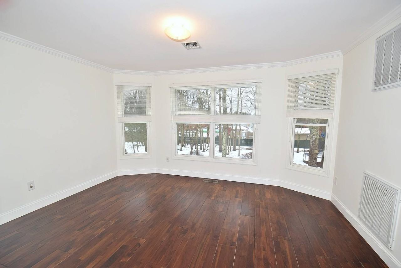 396 Eastport Manor Rd - Photo 7 of 13