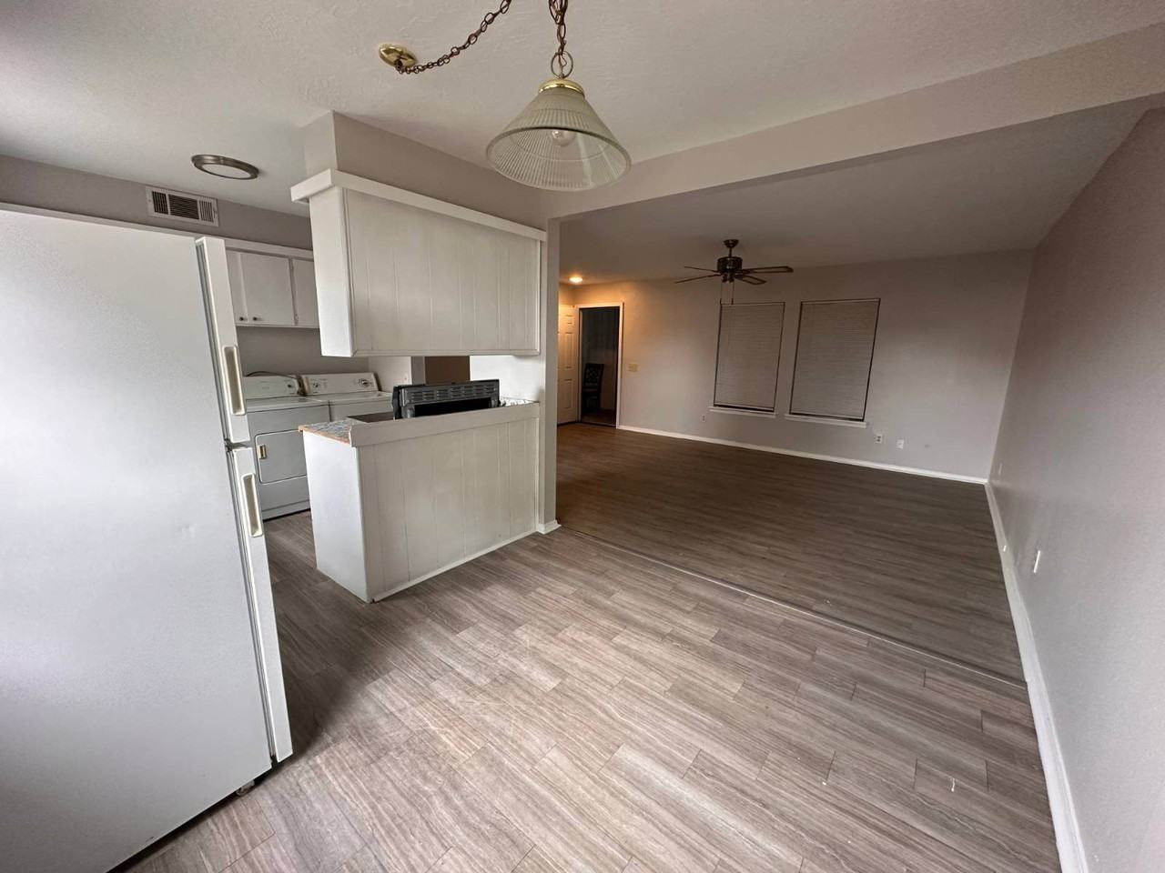 1002 Sw Summit Ave #2 - Photo 3 of 9