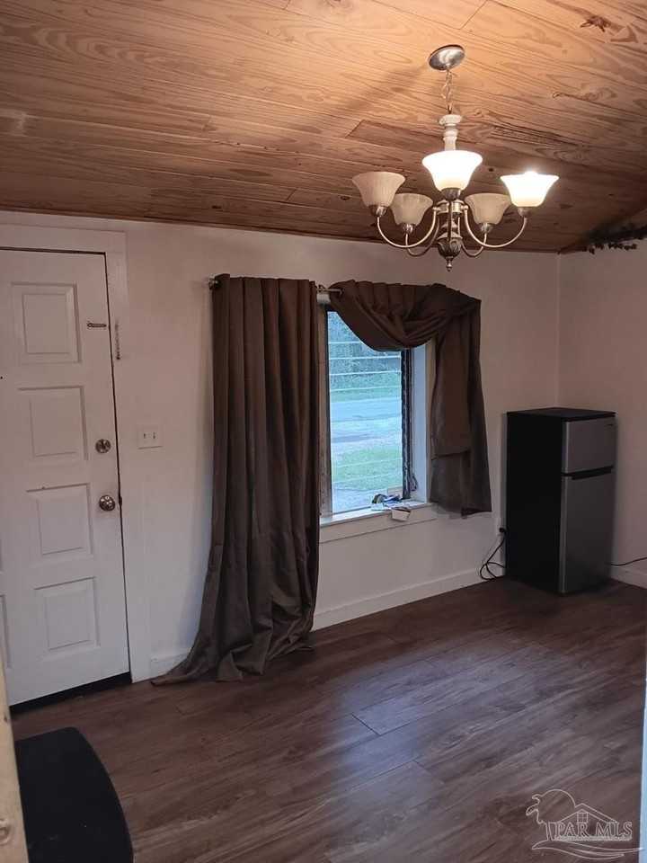 612 Rentz Ave - Photo 3 of 5