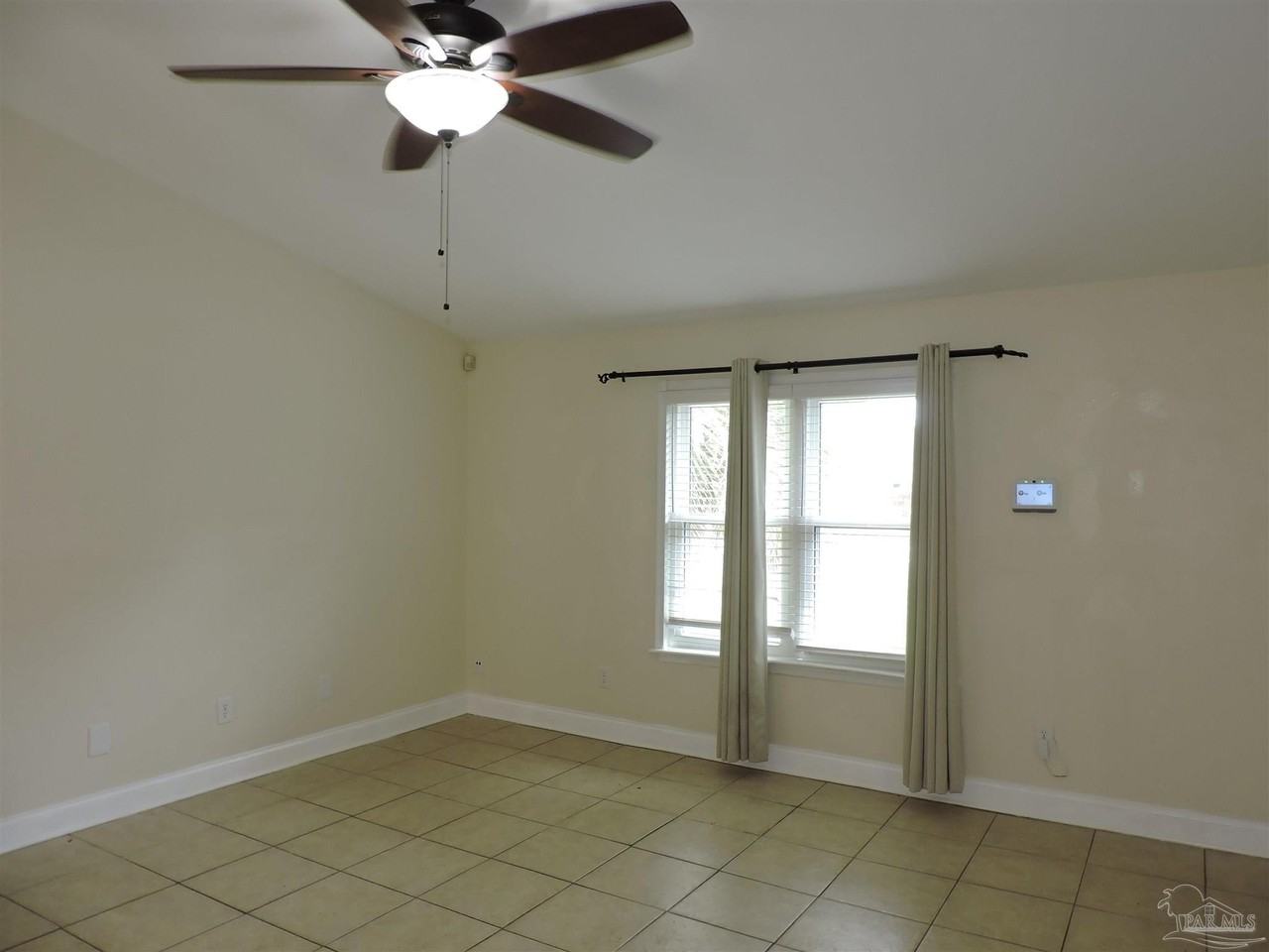 4407 Eastpointe Dr - Photo 4 of 23