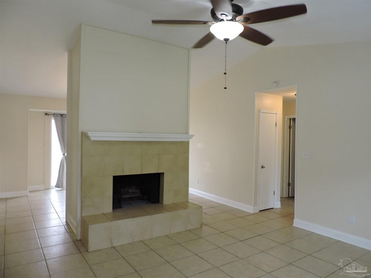 4407 Eastpointe Dr - Photo 5 of 23