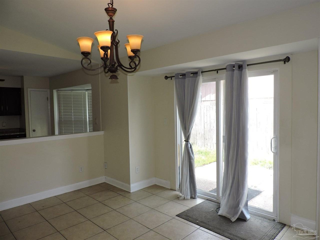 4407 Eastpointe Dr - Photo 6 of 23