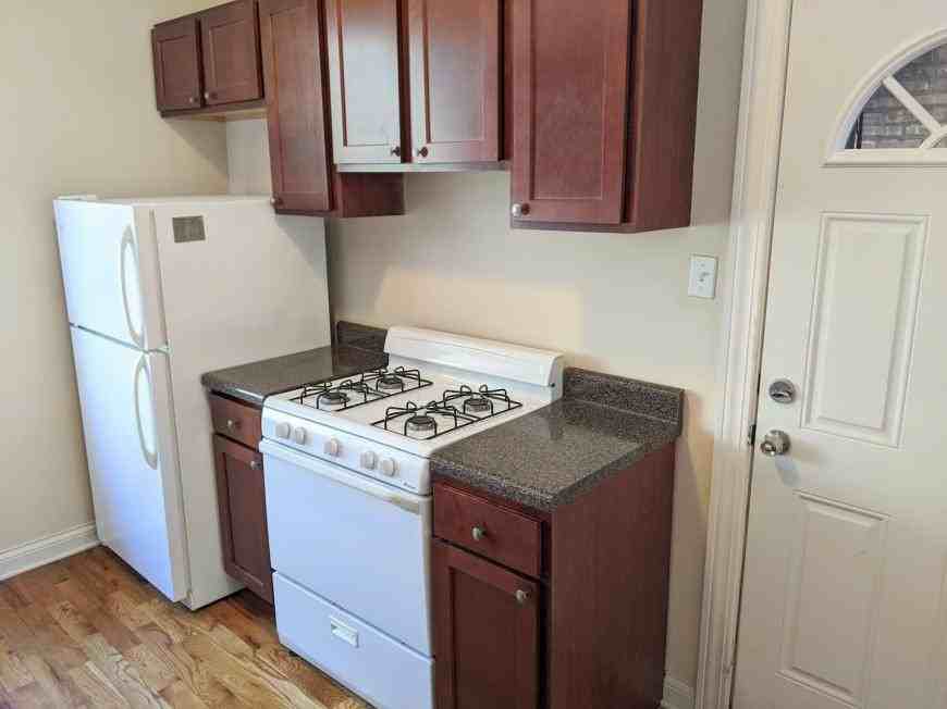 1313 Oak Ave - Photo 3 of 10