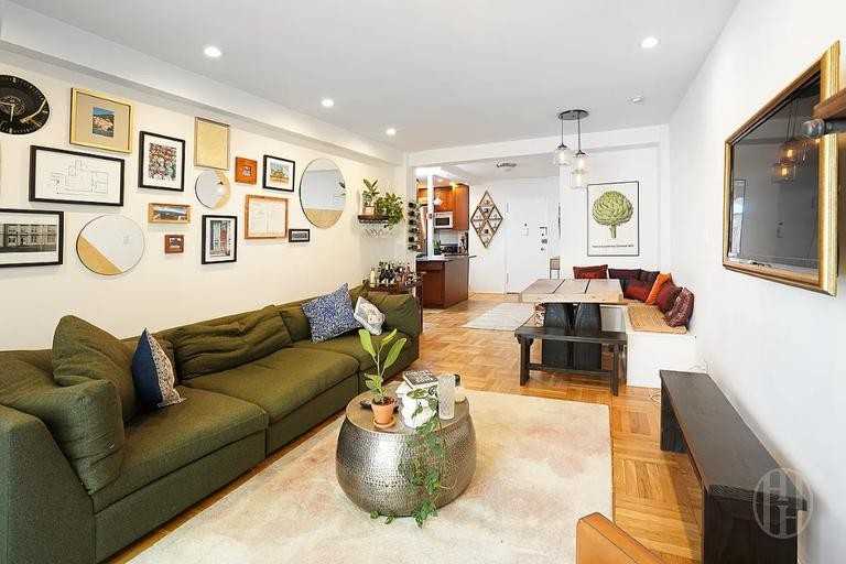 211 E 18th St - Photo 4 of 10