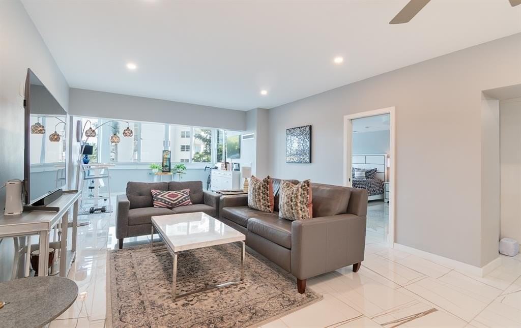 333 Sunset Dr - Photo 3 of 31