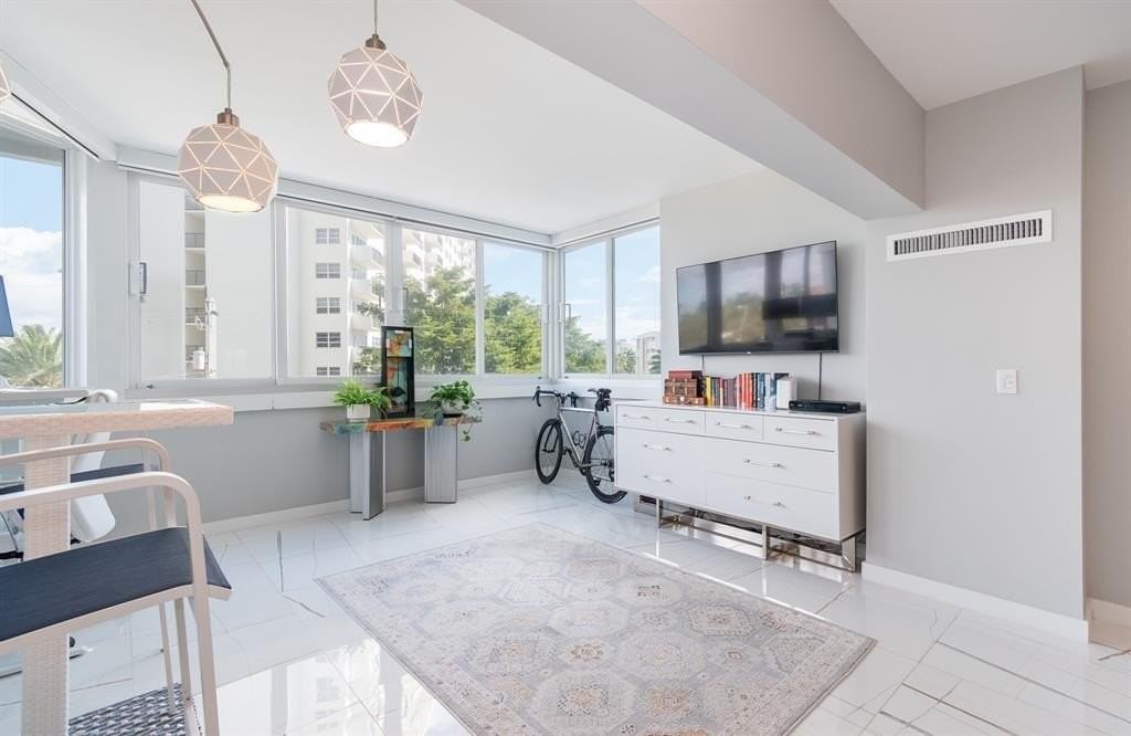 333 Sunset Dr - Photo 5 of 31