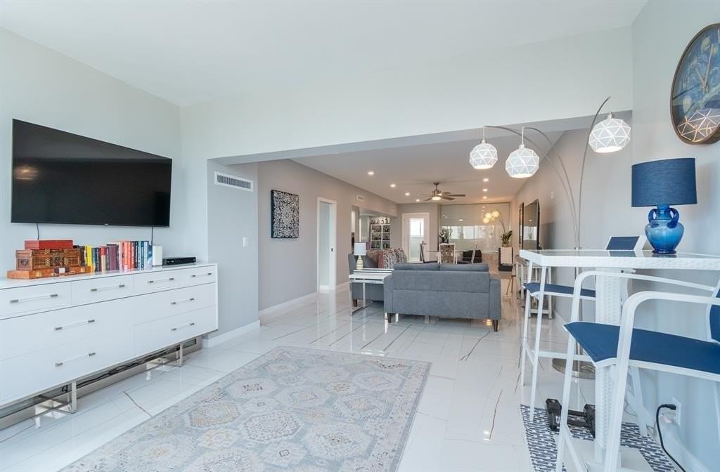 333 Sunset Dr - Photo 6 of 31