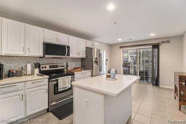 3082 Camden Dr - Photo 3 of 19