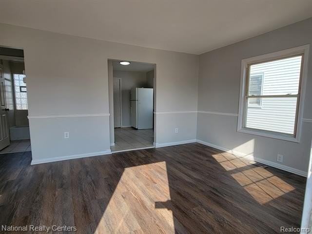 7527 Ford Ave - Photo 4 of 14