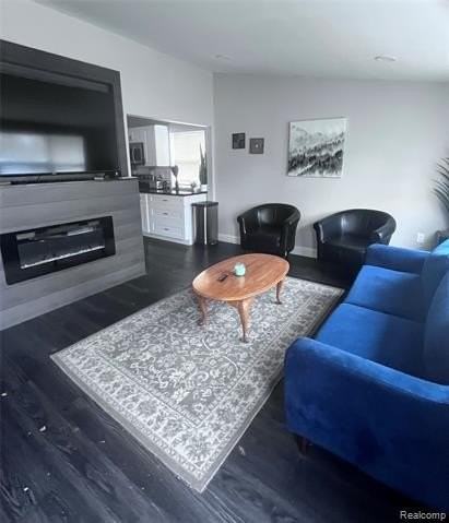 3066 Greenlawn Ave - Photo 3 of 11