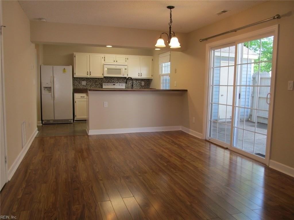 4650 Genoa Cir - Photo 3 of 31