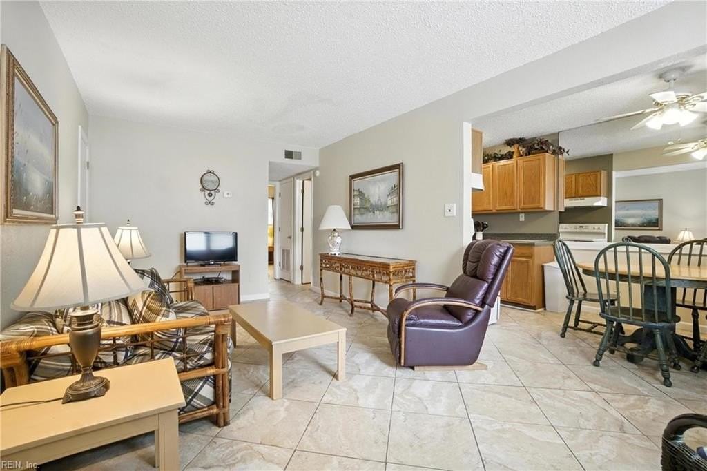 905 Leisure Sq #100 - Photo 4 of 10