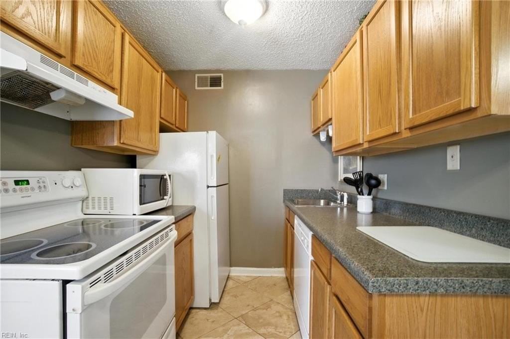 905 Leisure Sq #100 - Photo 6 of 10