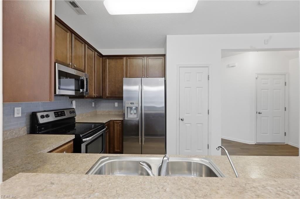 1025 Rosemont Ave - Photo 7 of 38