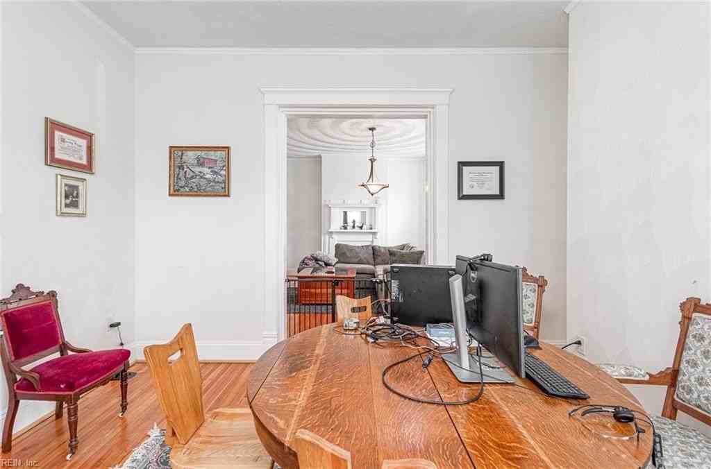 228 W 28th St - Photo 5 of 26