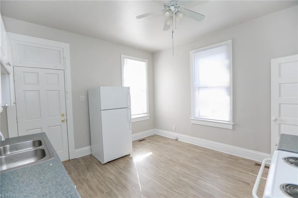 1439 Moultrie Ave - Photo 4 of 23