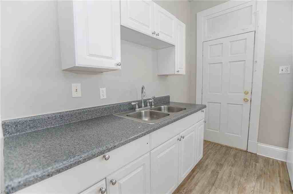 1439 Moultrie Ave - Photo 5 of 23