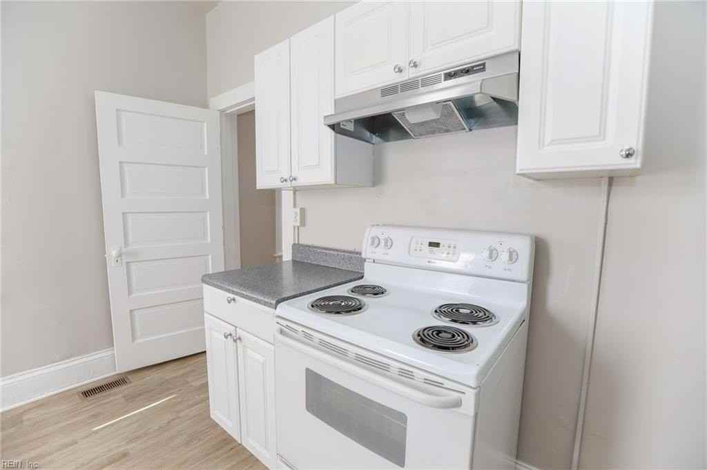 1439 Moultrie Ave - Photo 6 of 23