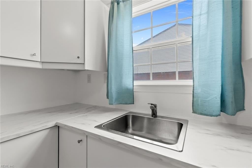 903R Sherman Ln - Photo 4 of 23