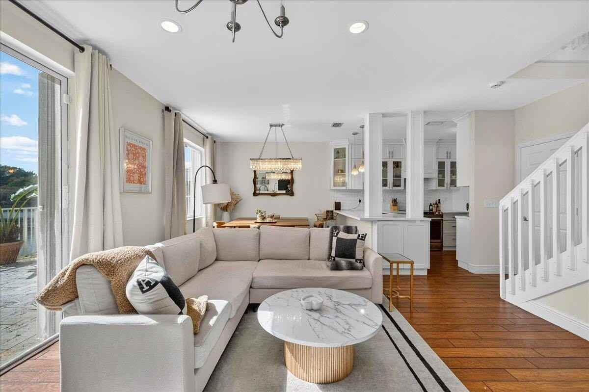 3544 Lakewood Pl - Photo 3 of 35