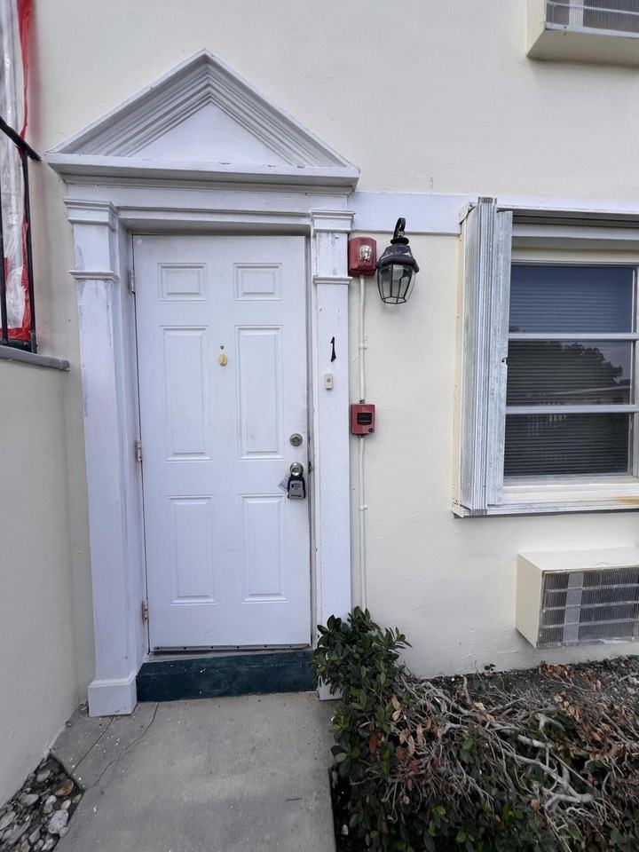 101 S Golfview Rd #1 - Photo 2 of 29