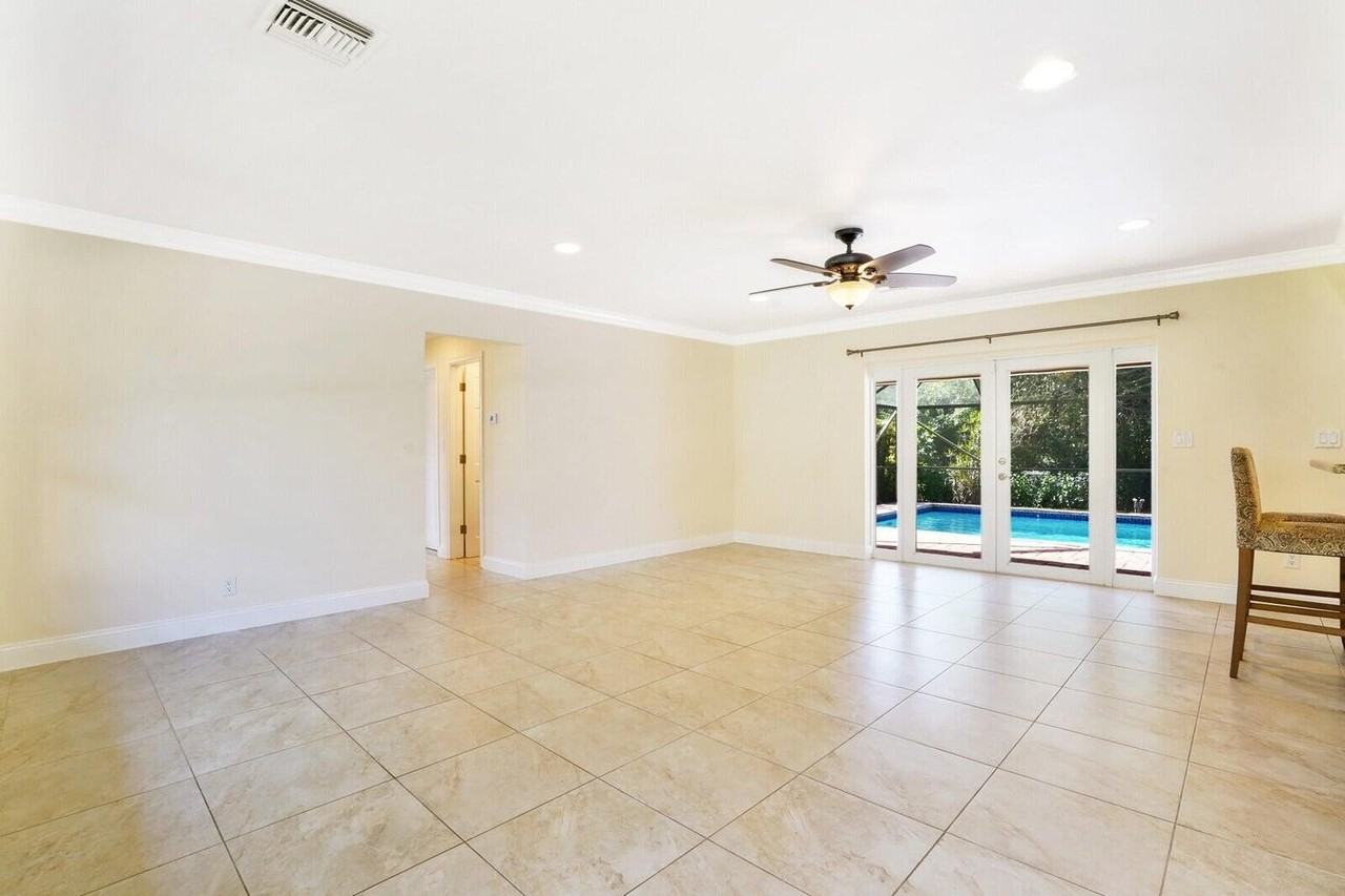 1104 Little Harbor Dr - Photo 3 of 33