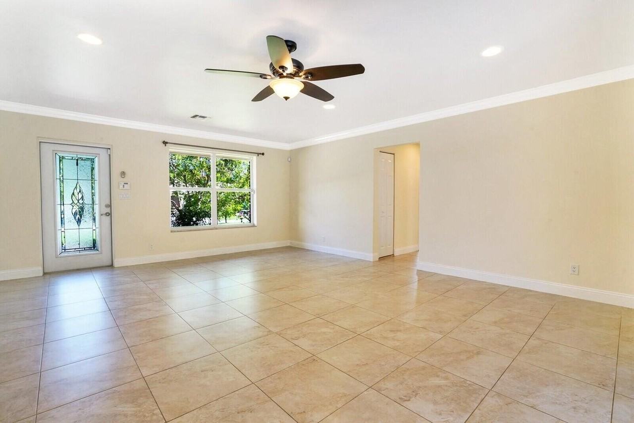 1104 Little Harbor Dr - Photo 7 of 33