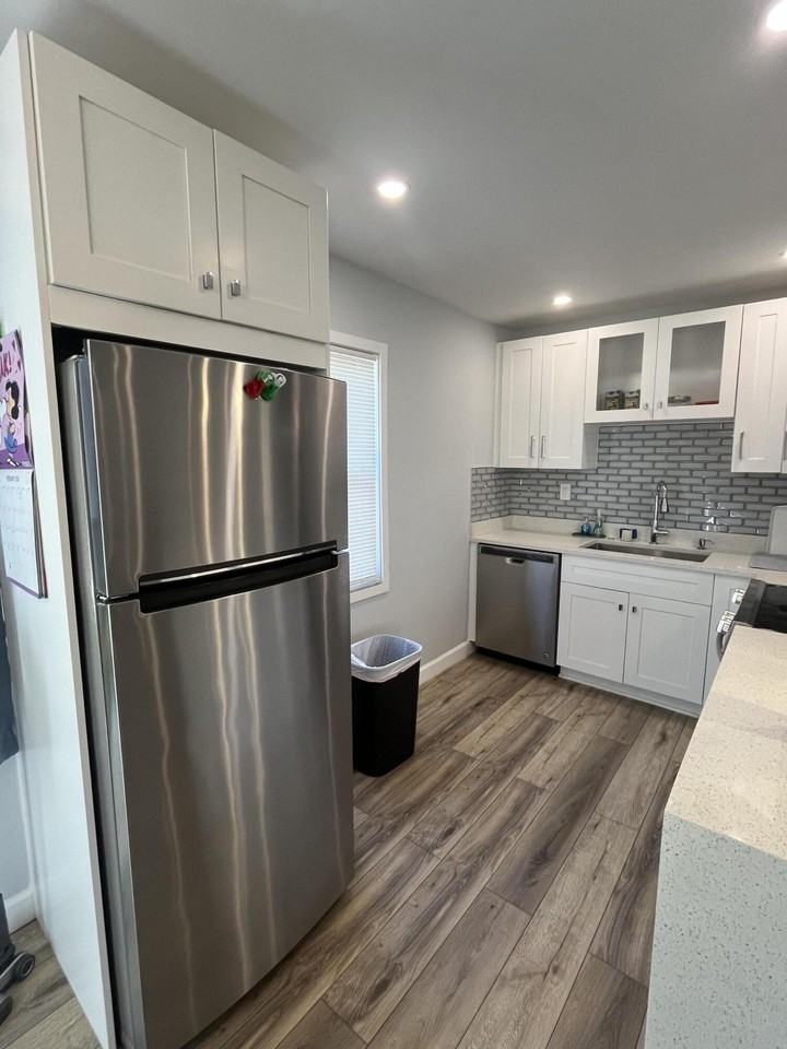 812 Burgundy Q - Photo 2 of 13